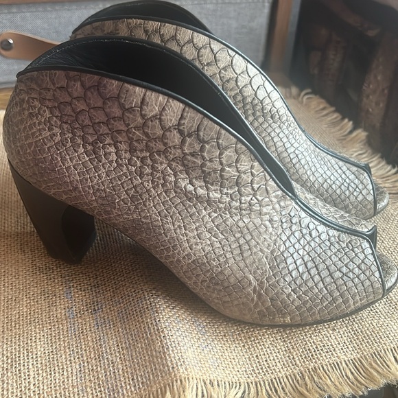 Salpy Geneva Bootie ( size 7.5) - Picture 6 of 17